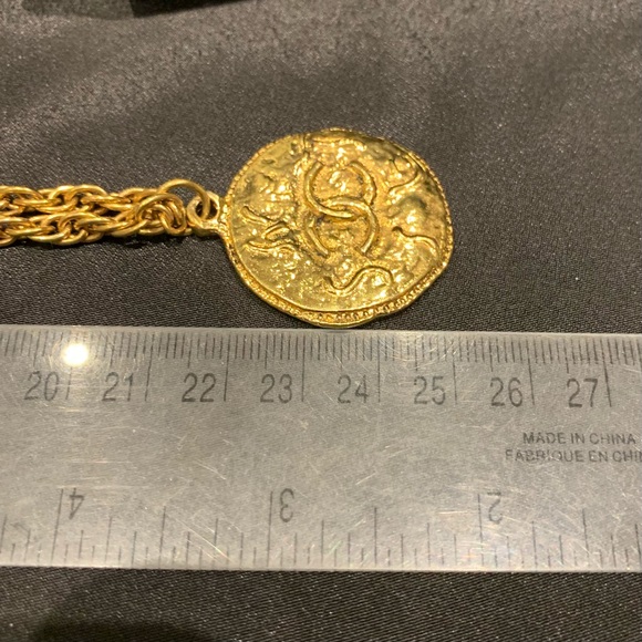 Chanel vintage coin necklace - Picture 3 of 7